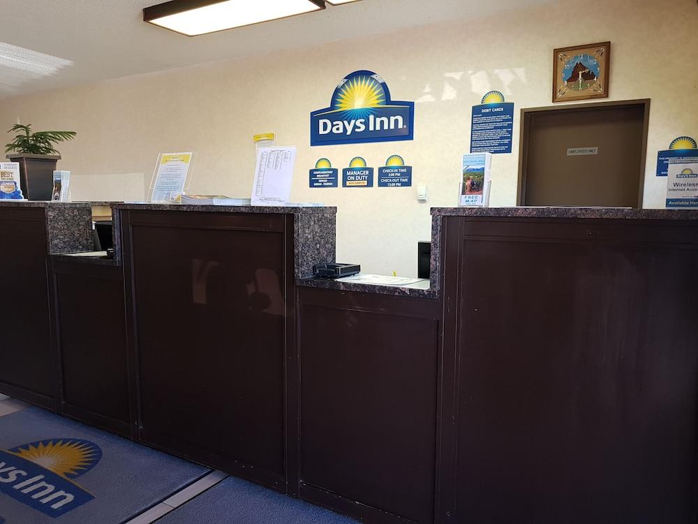 Days Inn By Wyndham Кортес Экстерьер фото