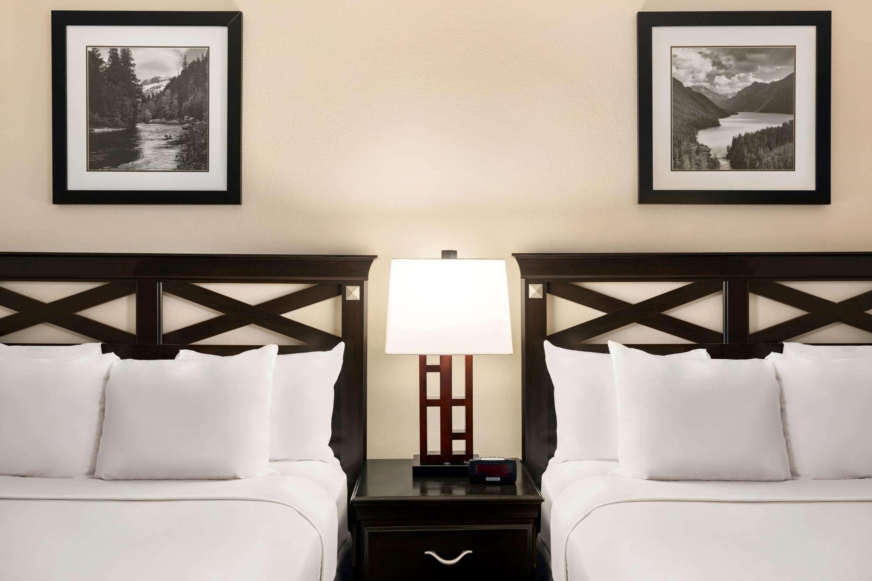 Days Inn By Wyndham Кортес Экстерьер фото